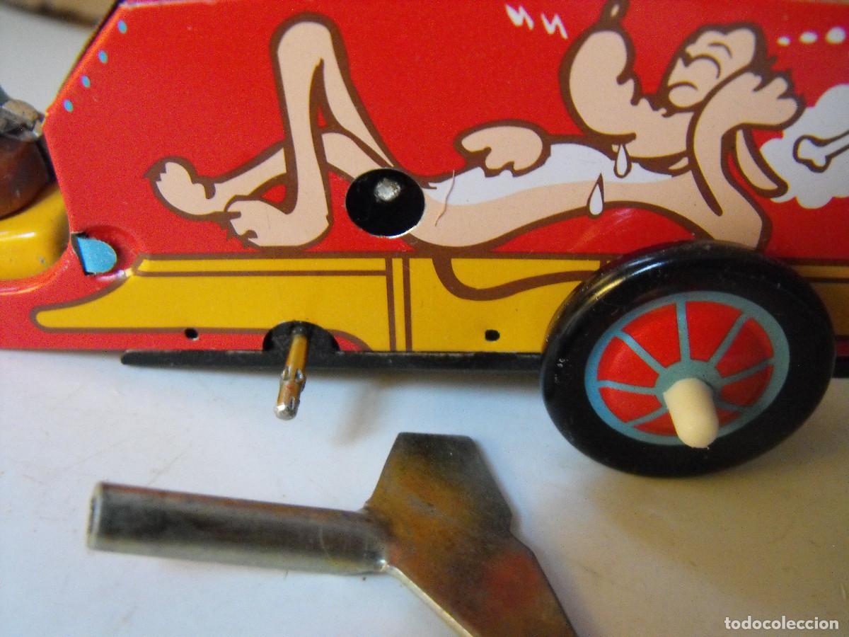Juguetes antiguos de hojalata: Ferroviarios de hojalata. Funcionando con llave. - Foto 3