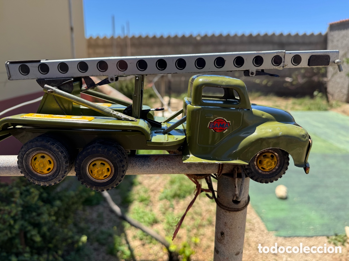 Juguetes antiguos de hojalata: CAMI&Oacute;N GAMA LANZAMISILES - Foto 1