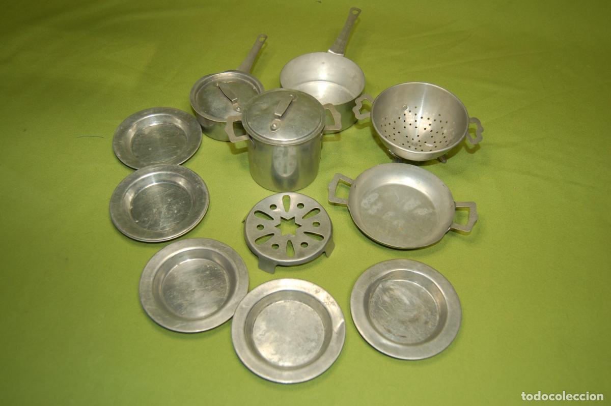 Juguetes antiguos de hojalata: lote de cacharros de cocinitas antiguo - Foto 1