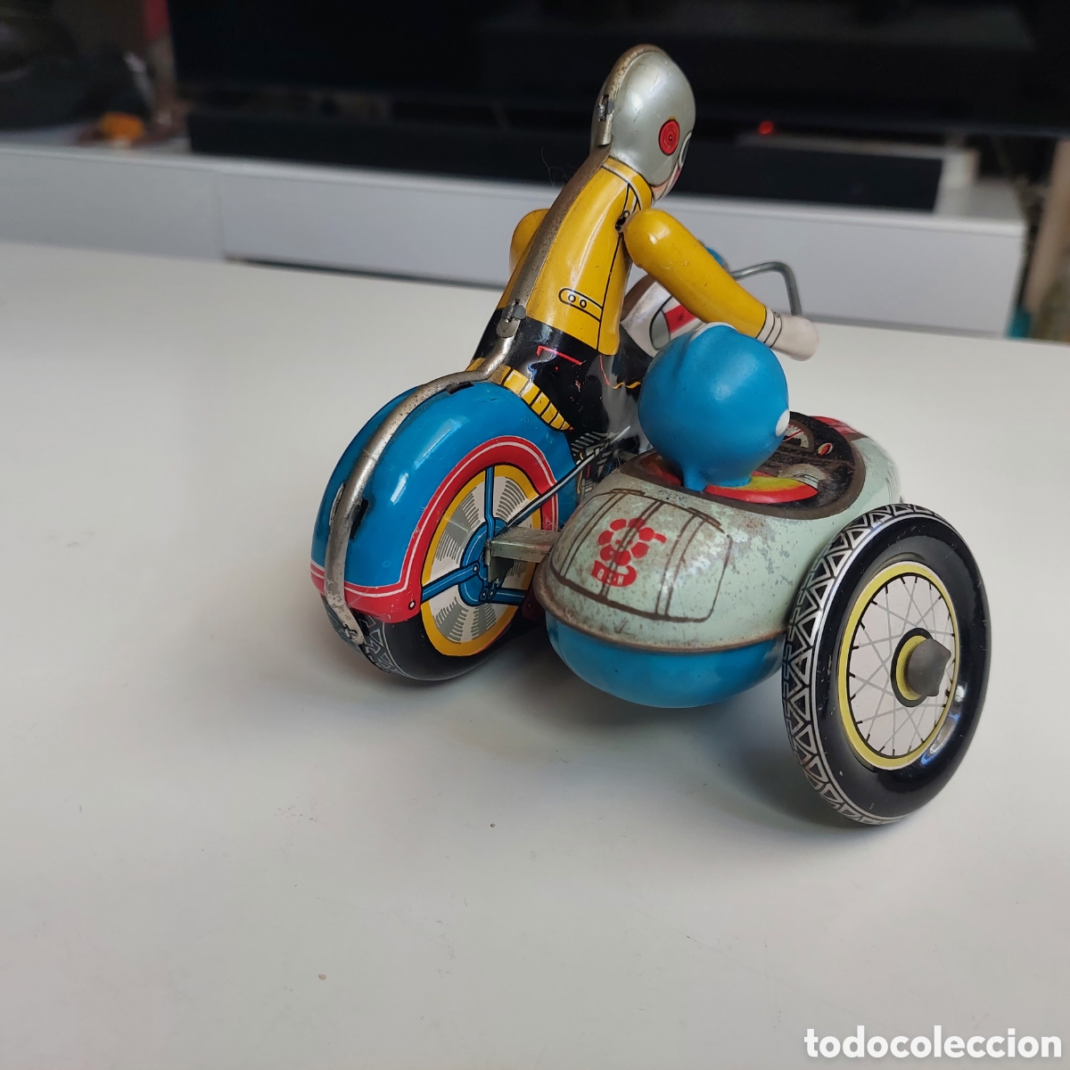 Juguetes antiguos de hojalata: Sidecar de lata de cuerda. - Foto 3