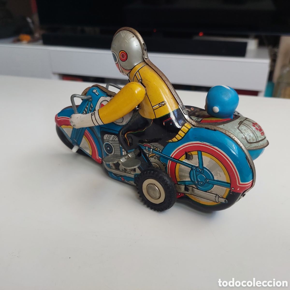 Juguetes antiguos de hojalata: Sidecar de lata de cuerda. - Foto 6