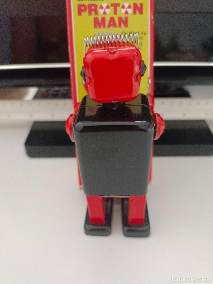 Juguetes antiguos de hojalata: Robot Prot&oacute;n Man. Juguetes Schylling. - Foto 4