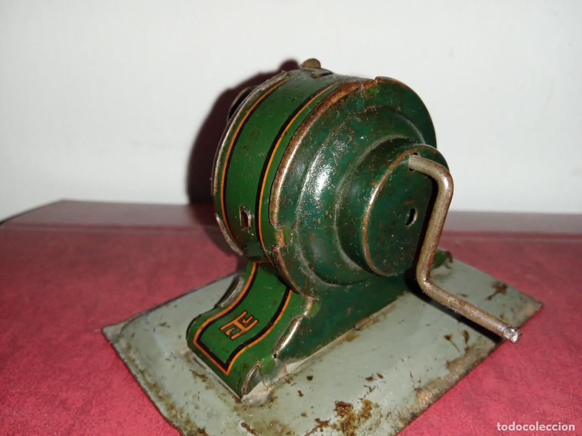 Juguetes antiguos de hojalata: Accesorio: DINAMO , HESS (Germany). - Foto 1