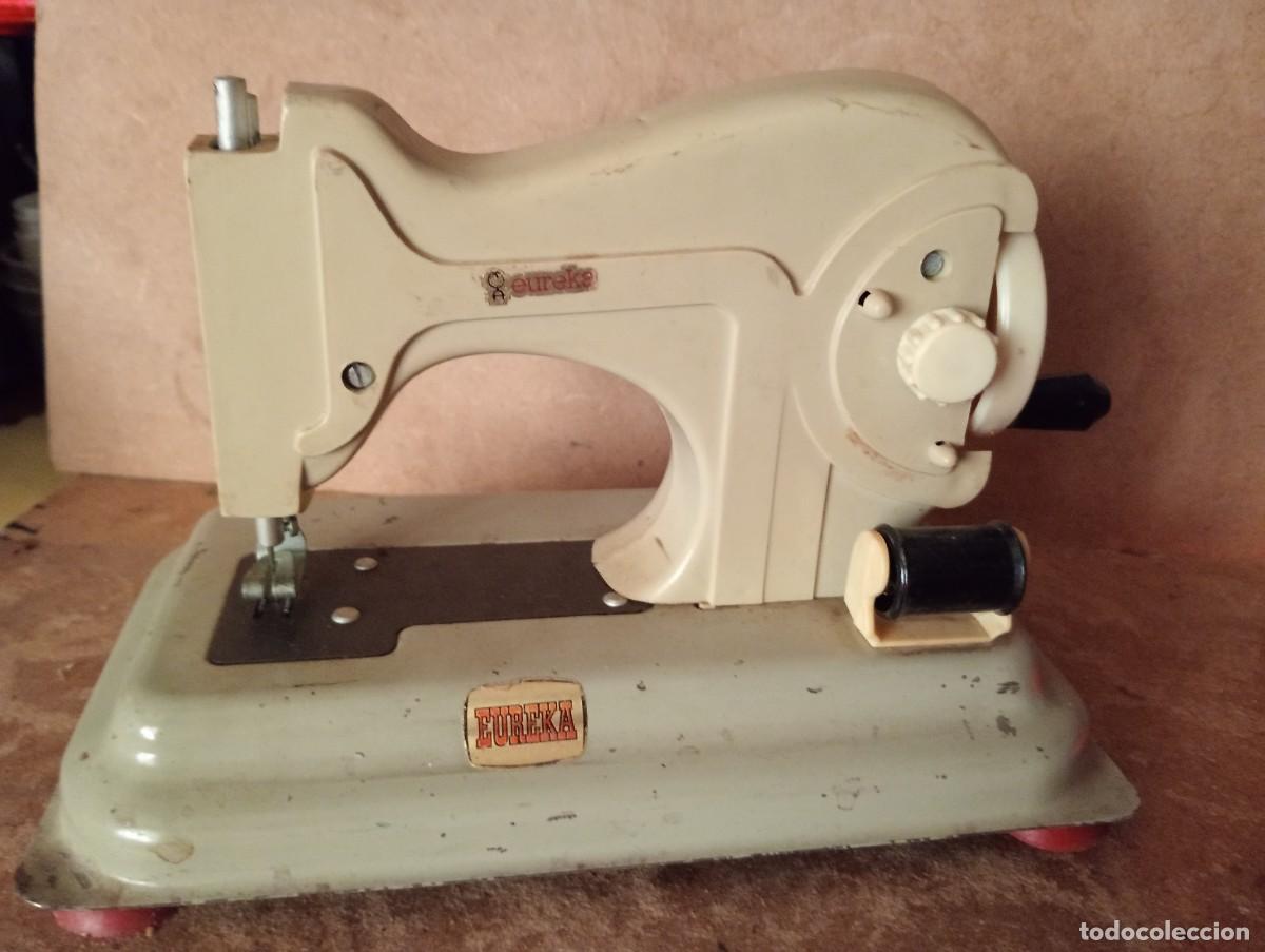 Juguetes antiguos de hojalata: Antigua maquina de coser EUREKA - Foto 1