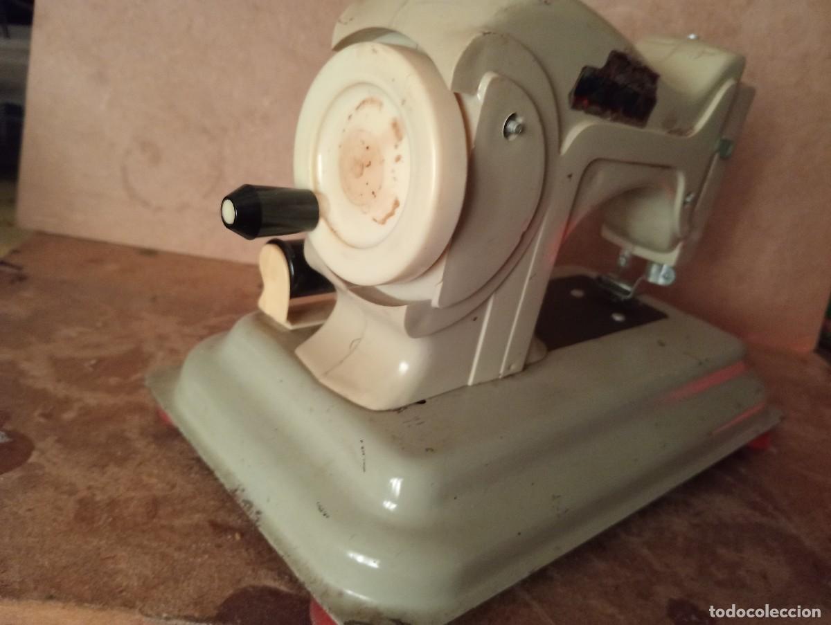 Juguetes antiguos de hojalata: Antigua maquina de coser EUREKA - Foto 3