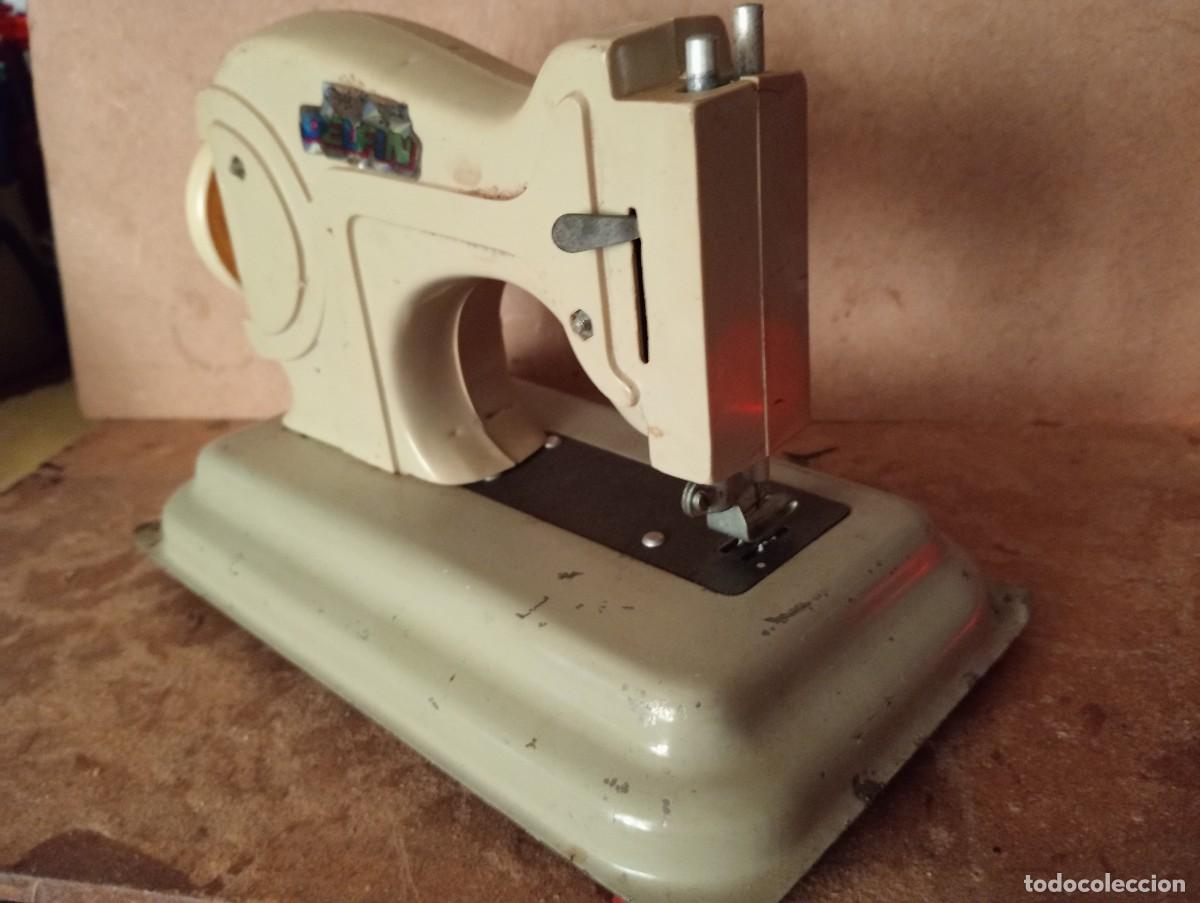 Juguetes antiguos de hojalata: Antigua maquina de coser EUREKA - Foto 4