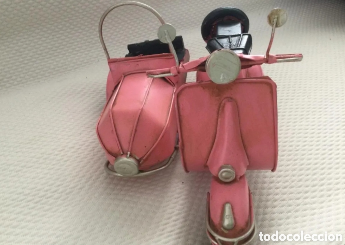 Juguetes antiguos de hojalata: Antigua vespa con sidecar - Foto 2