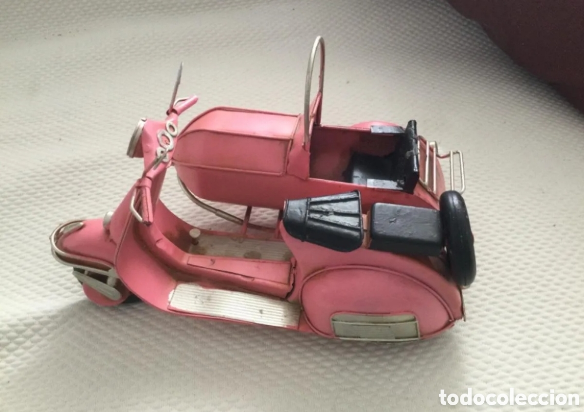Juguetes antiguos de hojalata: Antigua vespa con sidecar - Foto 1
