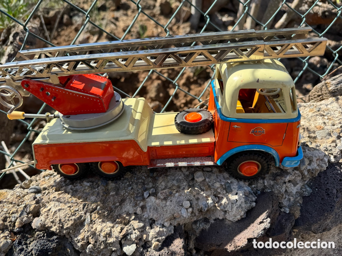 Juguetes antiguos de hojalata: CAMI&Oacute;N GRUA GAMA CUSTOM - Foto 2