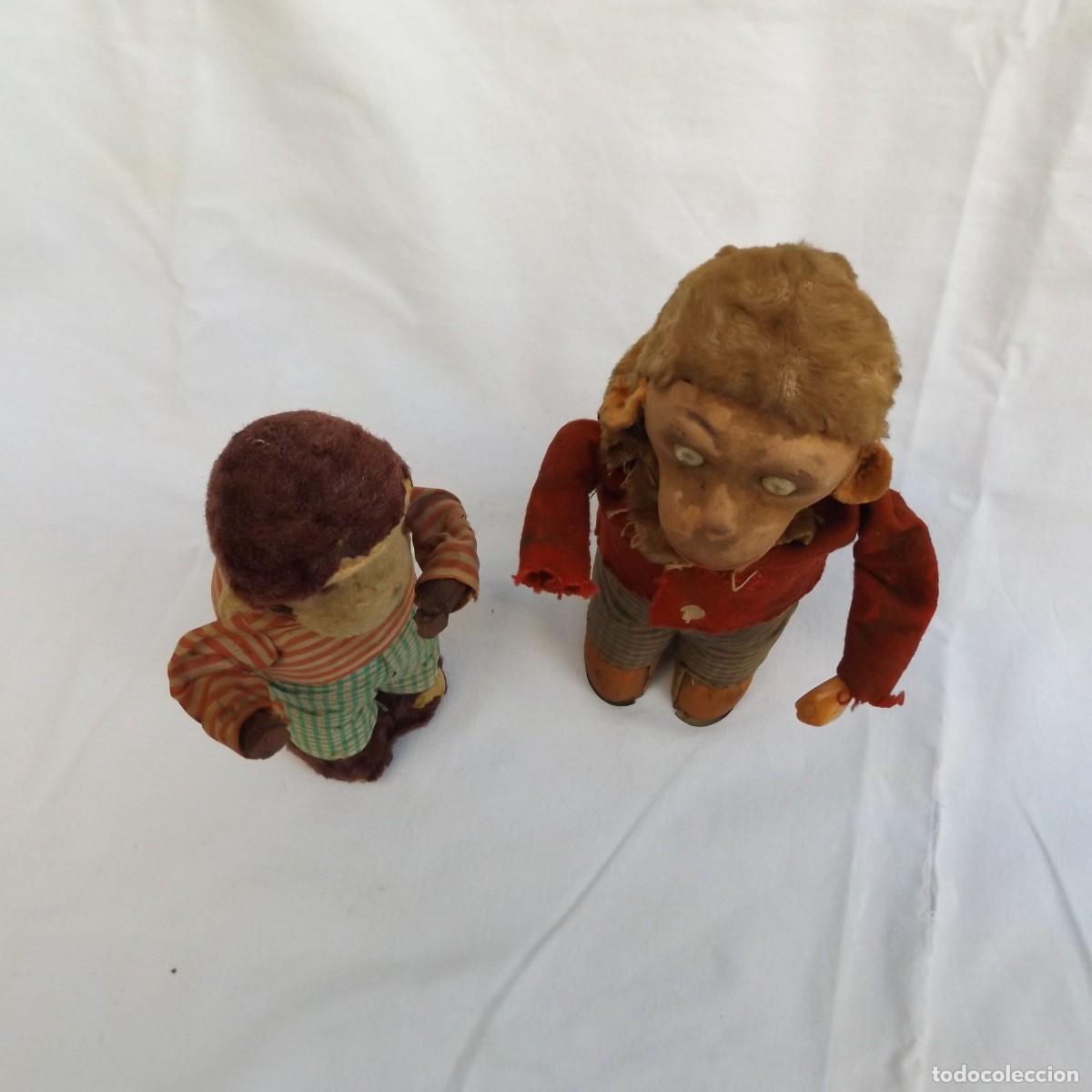 Juguetes antiguos de hojalata: dos monos de juguete - Foto 5