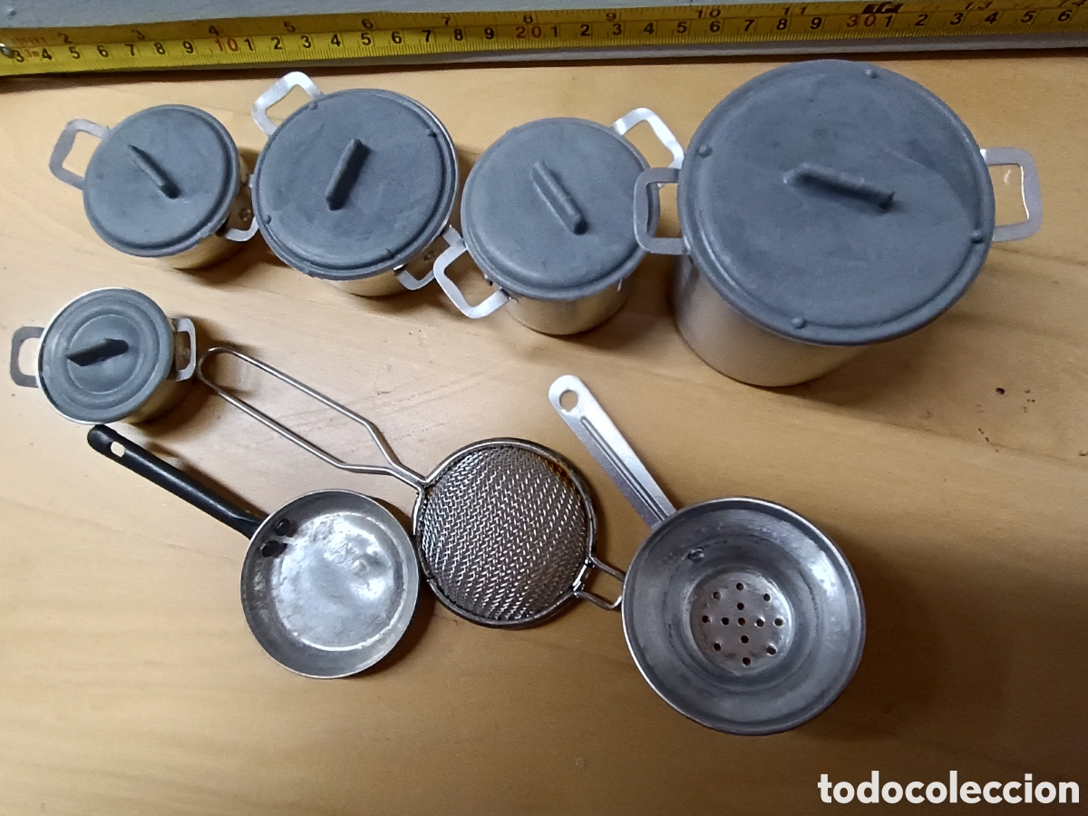 Juguetes antiguos de hojalata: Lote de cacharritos de metal (y pl&aacute;stico) - Foto 2