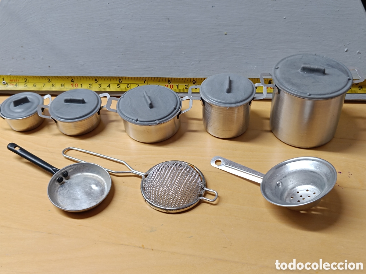 Juguetes antiguos de hojalata: Lote de cacharritos de metal (y pl&aacute;stico) - Foto 1