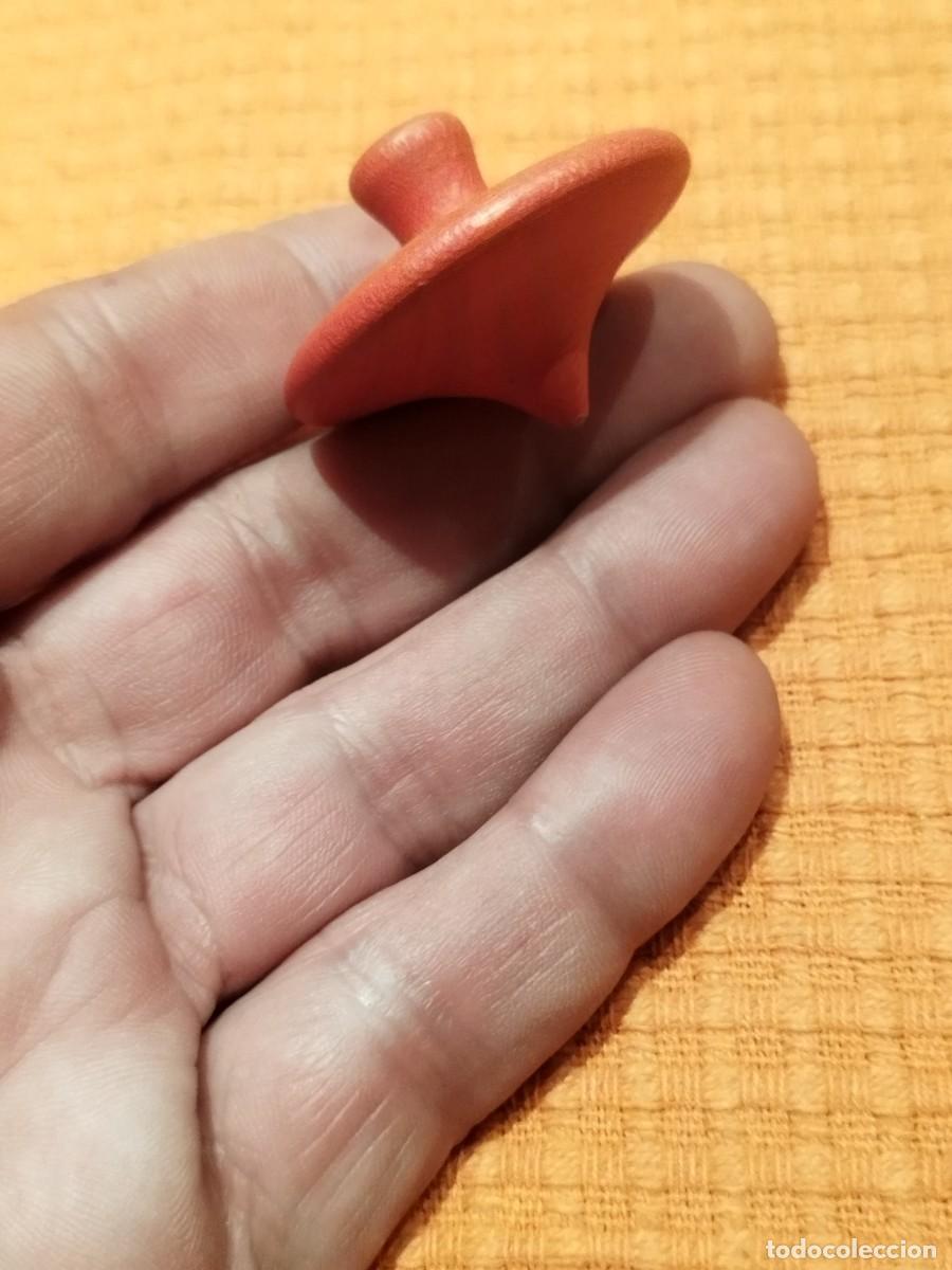Juguetes antiguos de hojalata: Peque&ntilde;a peonza de madera. - Foto 1