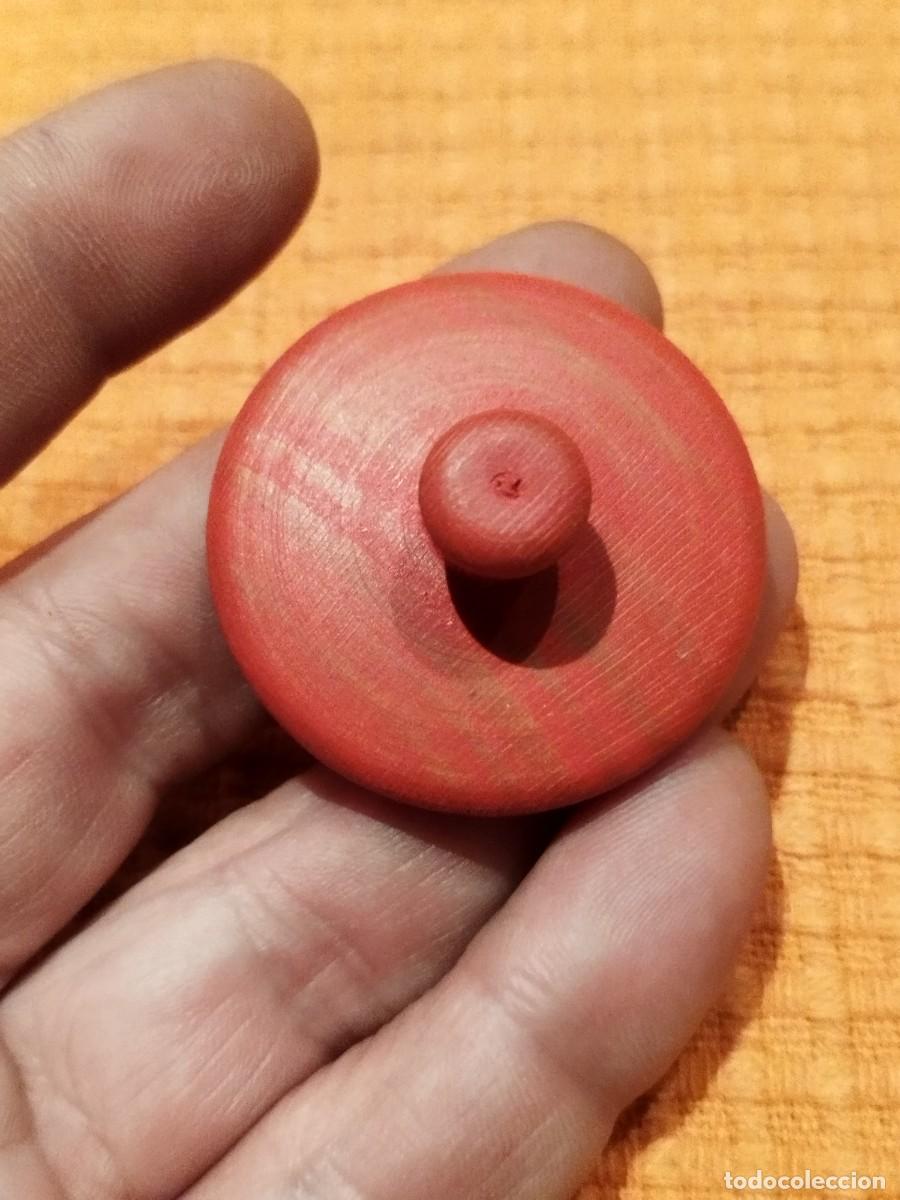 Juguetes antiguos de hojalata: Peque&ntilde;a peonza de madera. - Foto 2