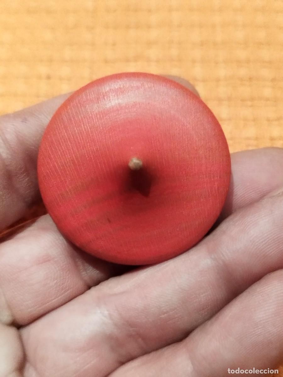 Juguetes antiguos de hojalata: Peque&ntilde;a peonza de madera. - Foto 3