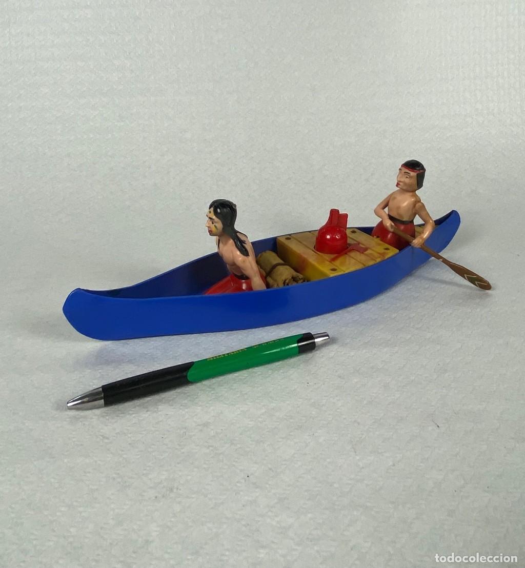 Juguetes antiguos de hojalata: Canoa mec&aacute;nica con indios remero aut&oacute;mata a cuerda a&ntilde;os 60