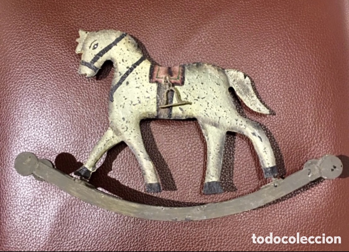 Juguetes antiguos de hojalata: Juguete antiguo. Caballito balanc&iacute;n. Chapa.