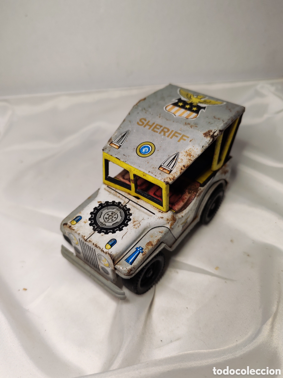 Juguetes antiguos de hojalata: Coche de juguete antiguo estilo &rdquo;Tin Toy&rdquo;. o de hojalata que representa vehiculo de policia. Pay&aacute;.