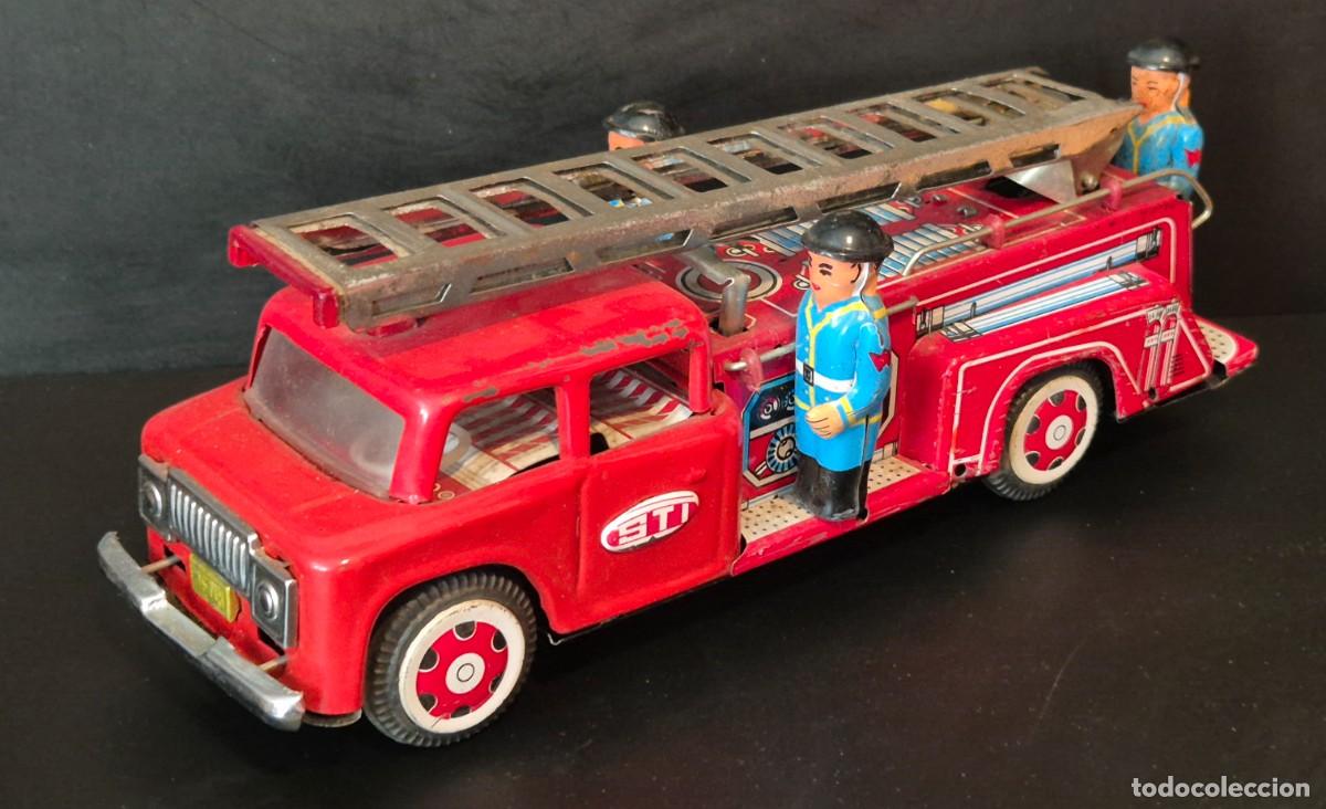 Juguetes antiguos de hojalata: HOJALATA CAMION BOMBEROS CON ESCALERA EXTENSIBLE JUGADO, FRICCION FUNCIONA CORRECTAMENTE