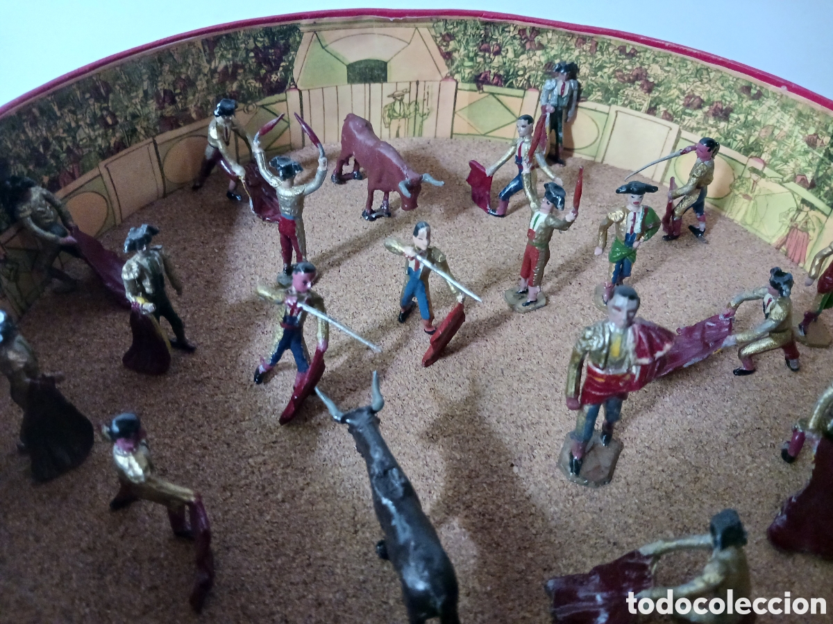 Juguetes antiguos de hojalata: Plaza de toros con figuras de plomo - Foto 2