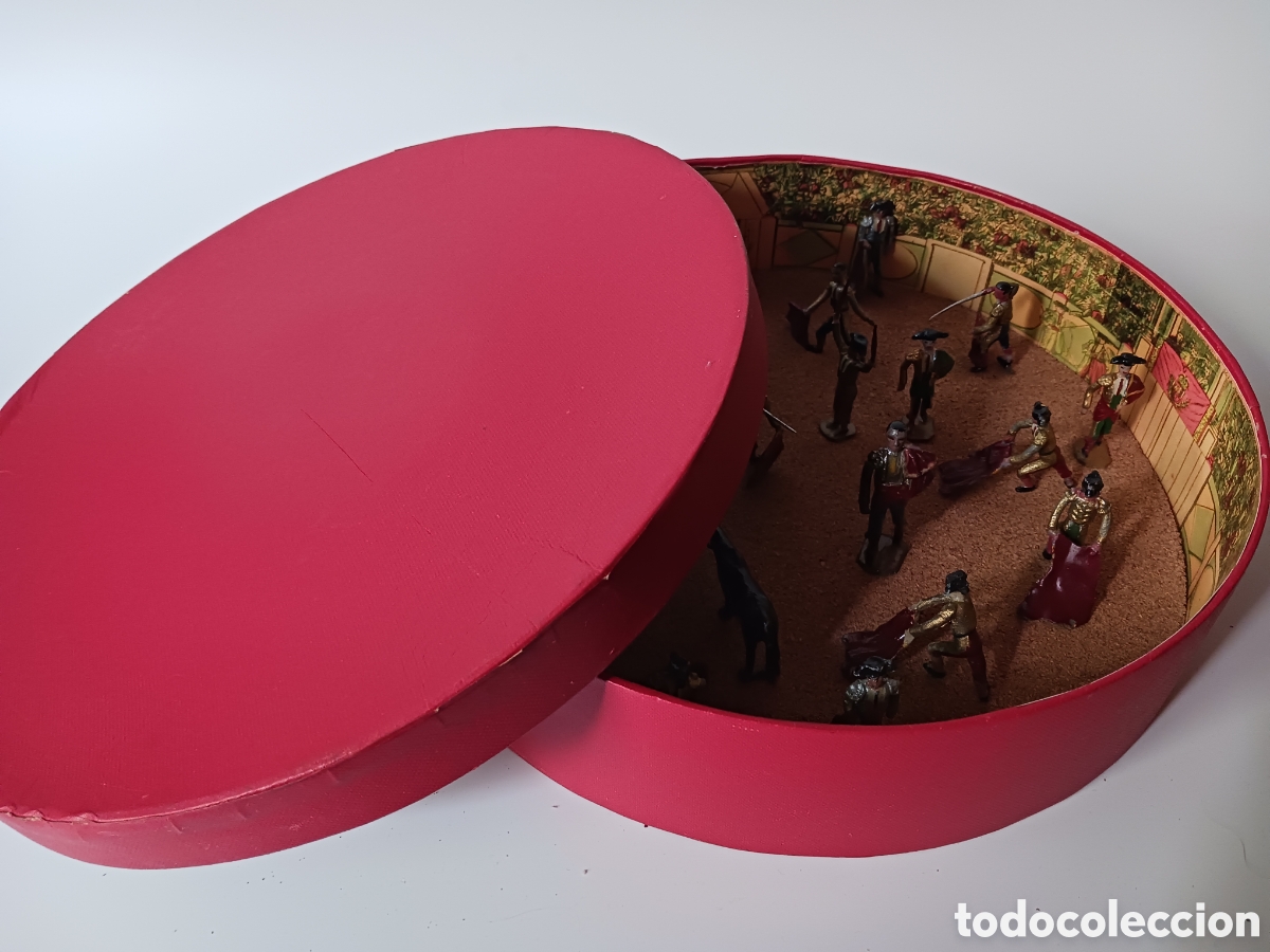 Juguetes antiguos de hojalata: Plaza de toros con figuras de plomo - Foto 3