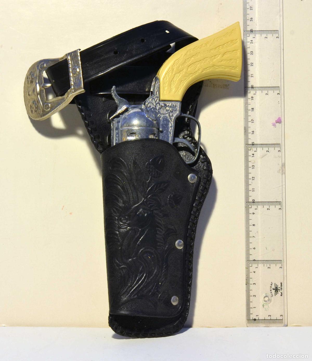 Juguetes antiguos de hojalata: PISTOLA DETONADORA CON CARTUCHERA - DESCONOZCO LA MARCA - 1970,S - FUNCIONA - NO JOAL