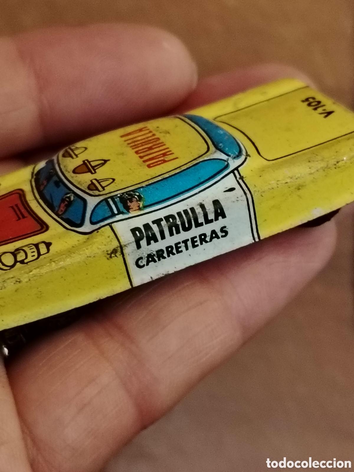 Juguetes antiguos de hojalata: Peque&ntilde;o y antiguo coche de hojalata patrulla de carreteras