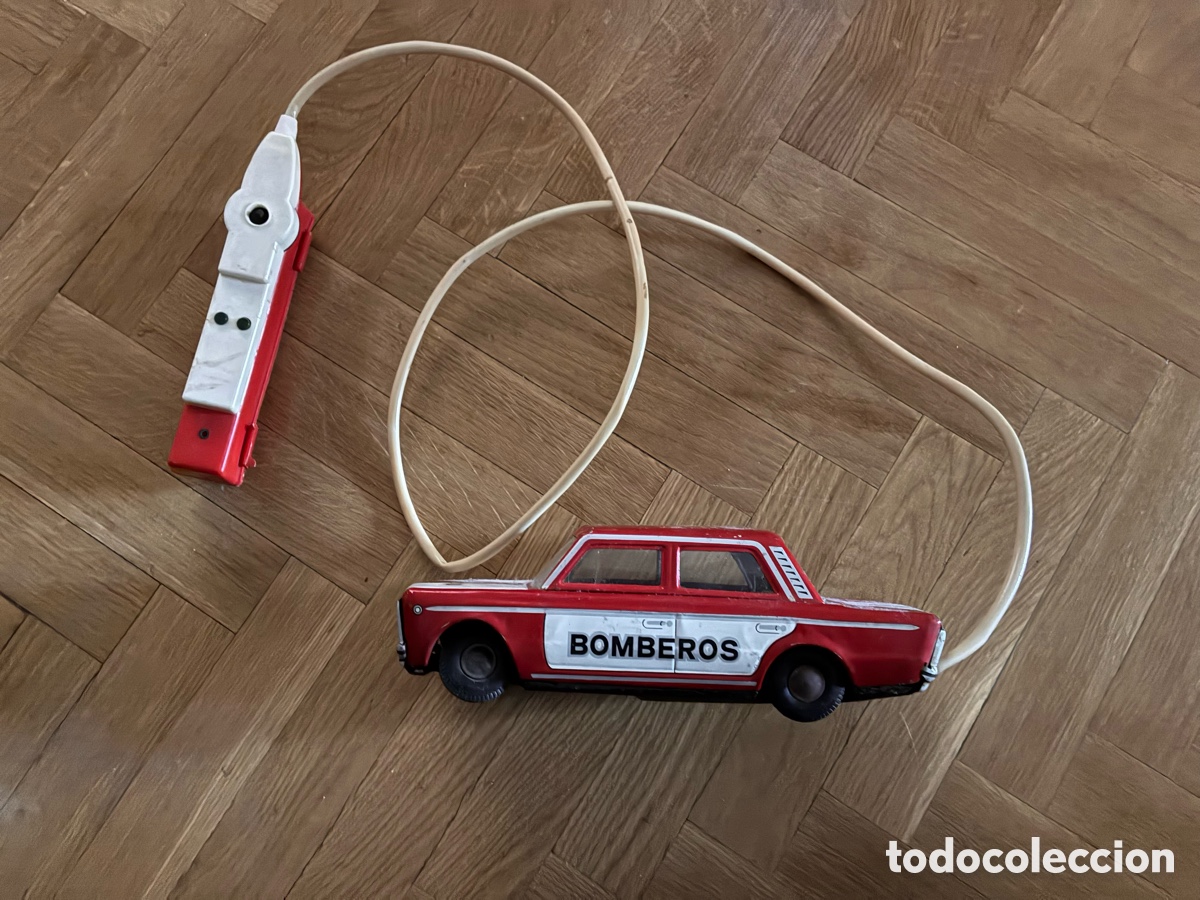 Juguetes antiguos de hojalata: Coche de juguete Bomberos Paya Teledirigido