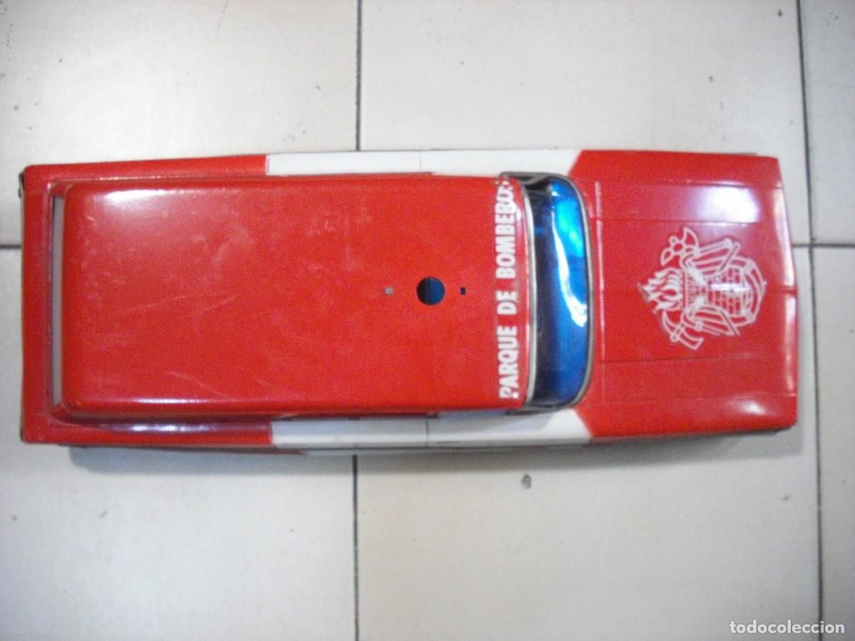 Tin Toys: COCHE JEFE DE BOMBEROS RICO, DE CHAPA . 48X 17 X 13 CM. A&Ntilde;OS 60
