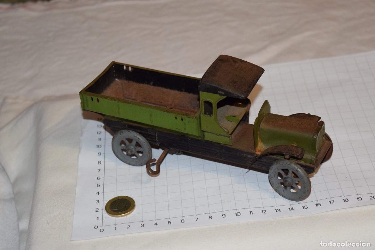 Juguetes antiguos de hojalata: TIN CAR TRUCK GERMANY 1930s / Camioneta de hojalata, posiblemente Alemania - &iexcl;Mira fotos/detalles!