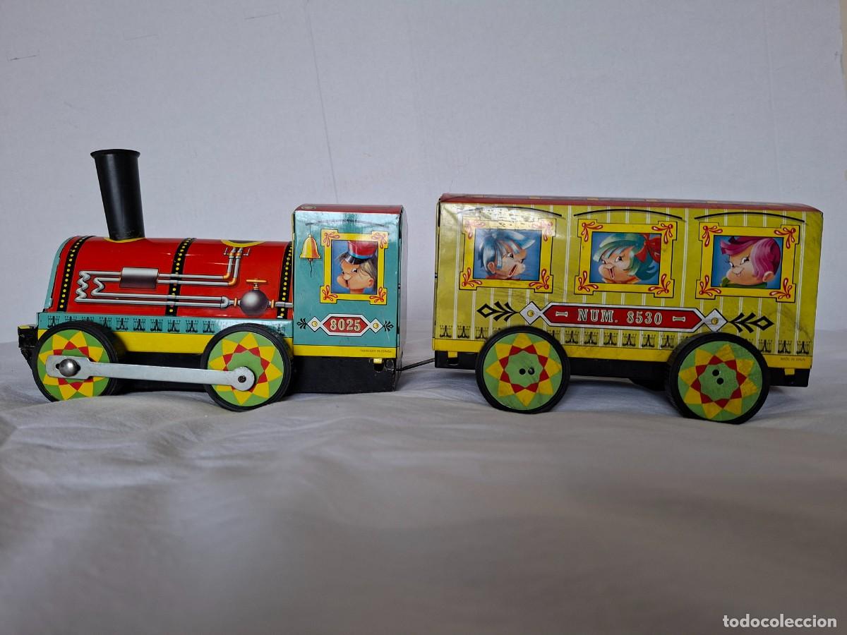 Juguetes antiguos de hojalata: Tren de Chapa-hojalata de Pay&aacute;. Locomotora y vag&oacute;n