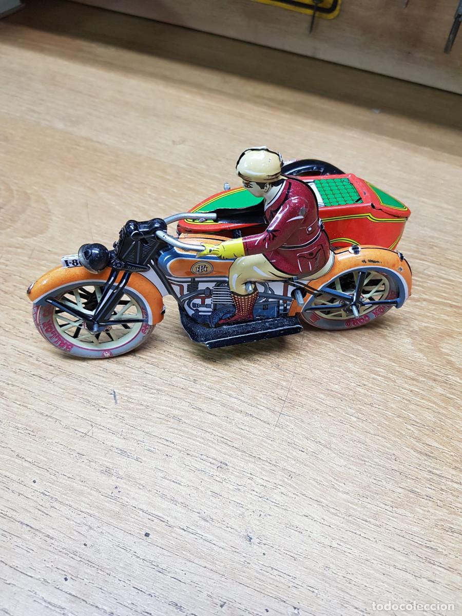 Juguetes antiguos de hojalata: MOTOCICLETA DE HOJALATA - Foto 2