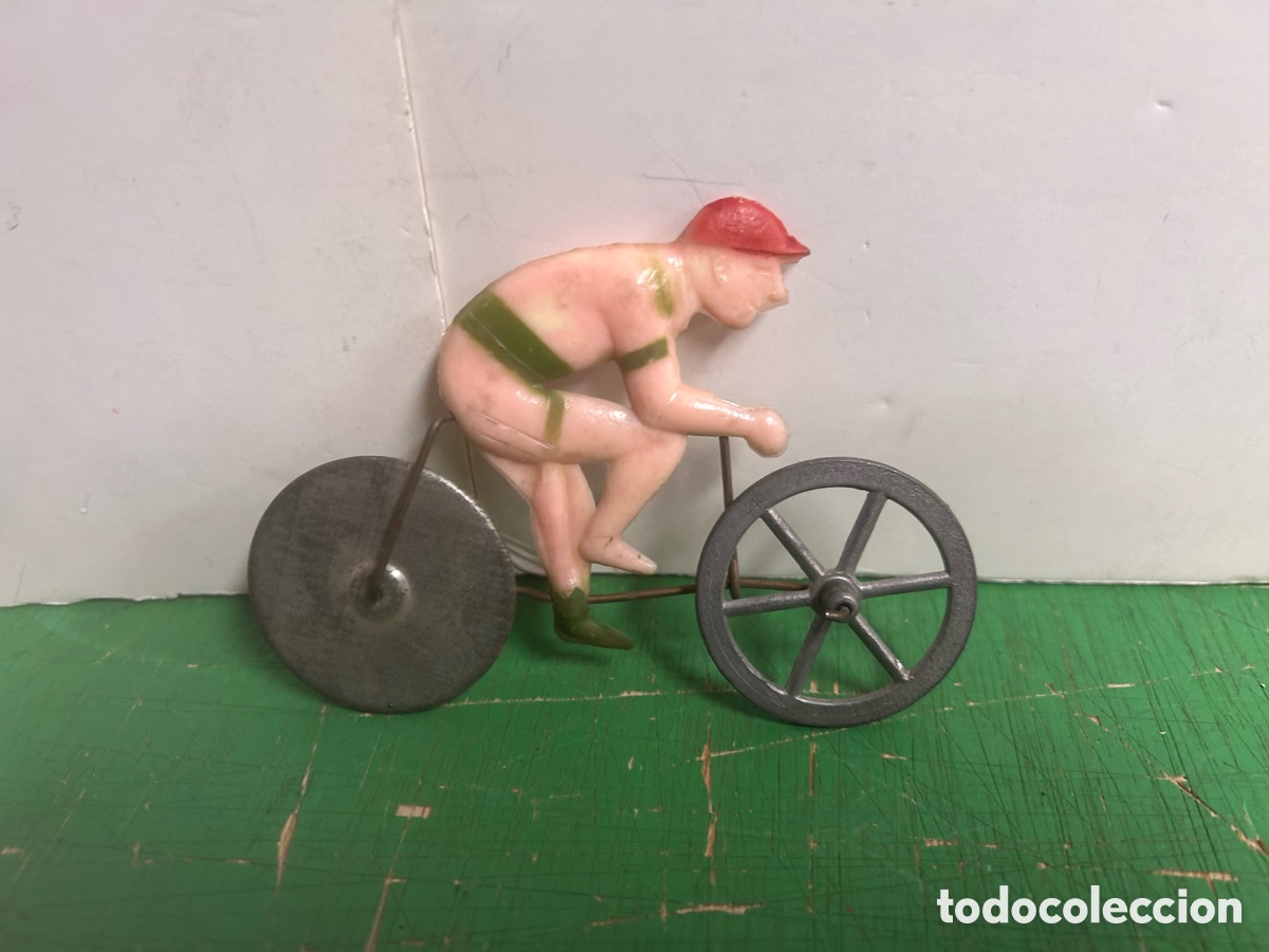 Juguetes antiguos de hojalata: MUY ANTIGUO CICLISTA REALIZADO EN CELULOIDE Y PARTES METALICAS
