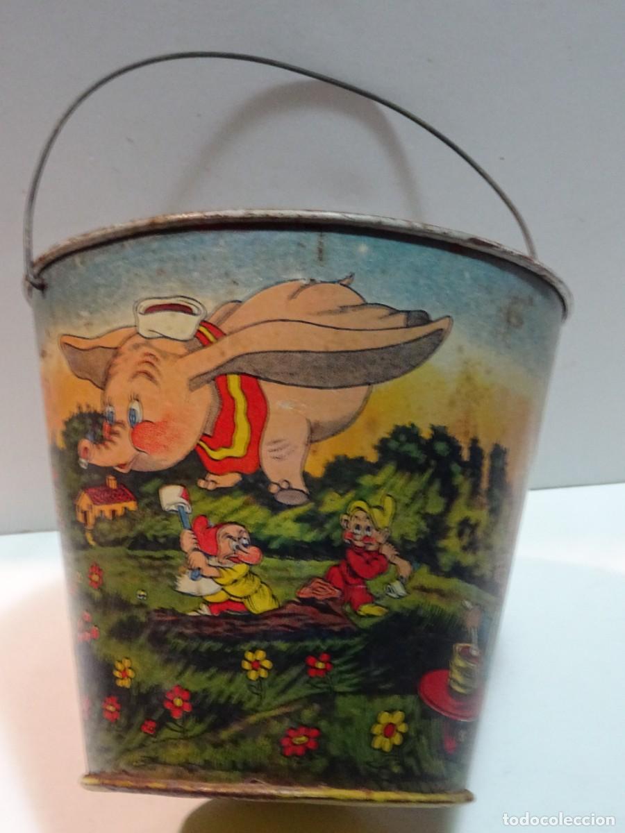 Brinquedos antigos de folha-de-Flandres: (B34) CUBO DE PLAYA DE HOJALATA LITOGRAFIADA ANTIGUO ESCENA DUMBO 13X14CM, SLA VIGO LUJO METALICO