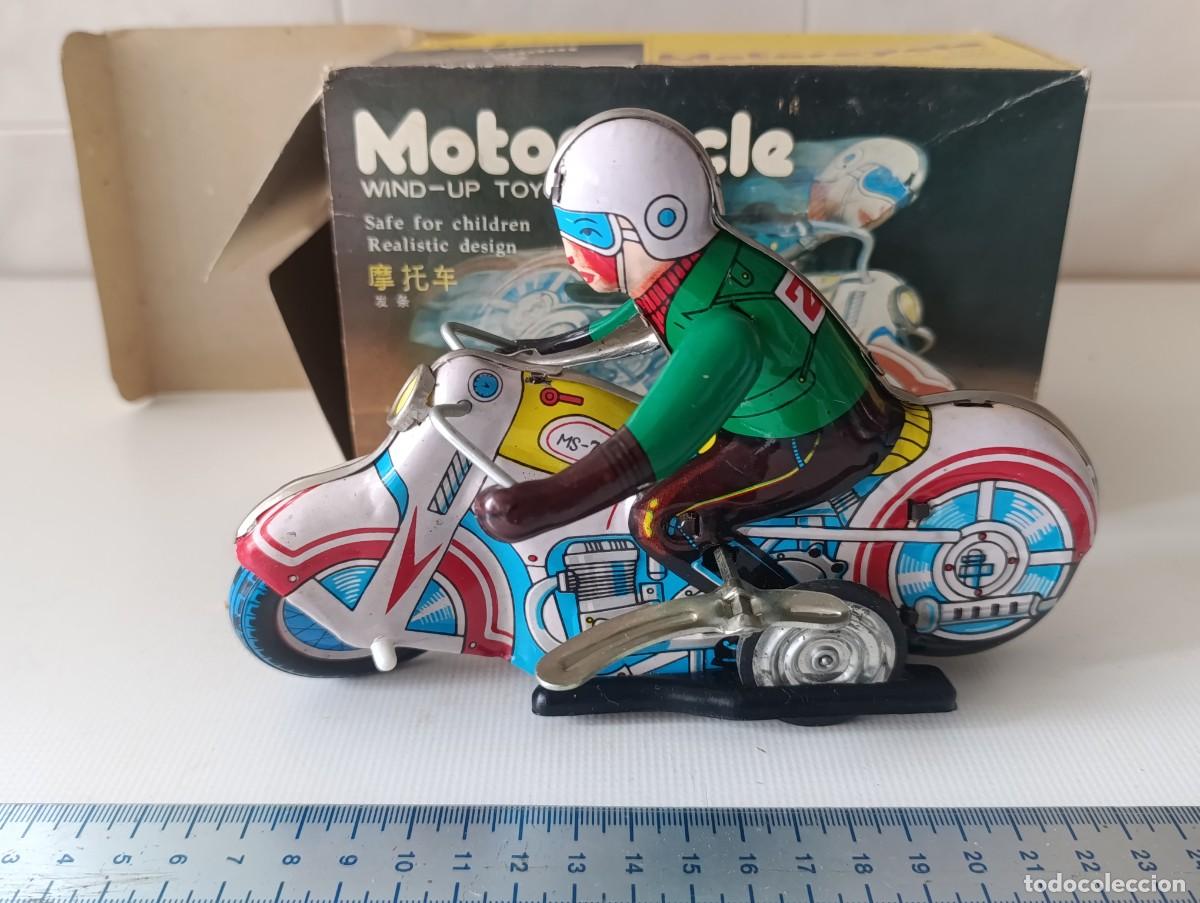 Juguetes antiguos de hojalata: MOTO DE CARRERAS - - CHAPA - HOJALATA - EN CAJA - -