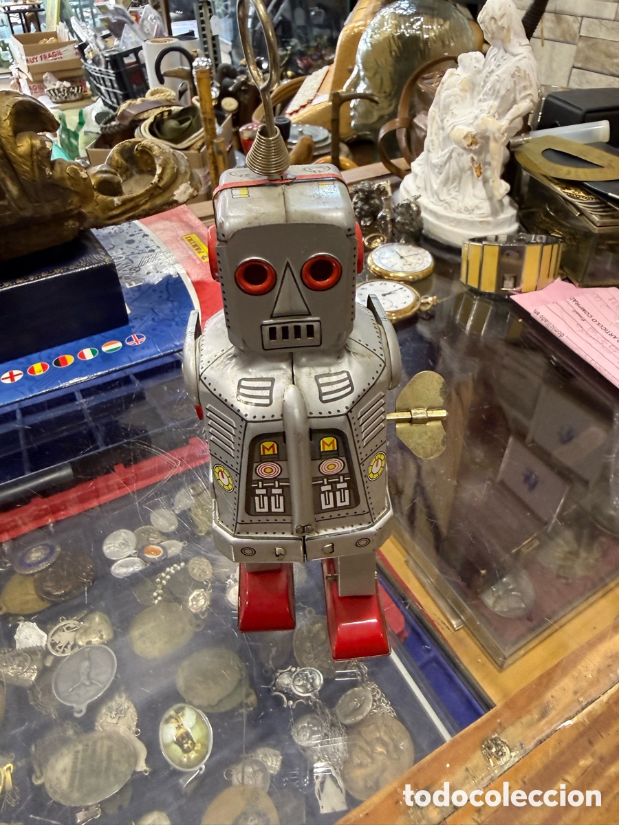 Juguetes antiguos de hojalata: Antiguo robot de lata, desconozco &eacute;poca, marcajes en la base