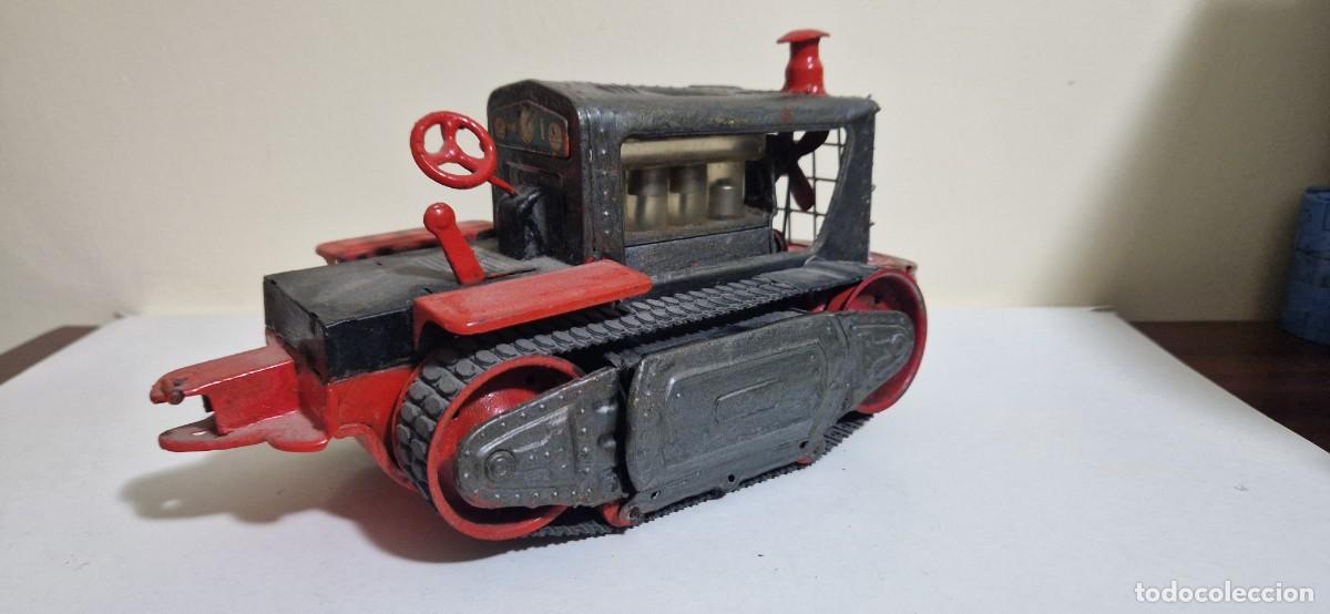 Juguetes antiguos de hojalata: Locomotora de hojalata y metal