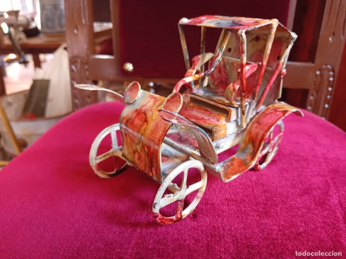 Juguetes antiguos de hojalata: Coche de hierro esmaltado r&eacute;plica de 1920