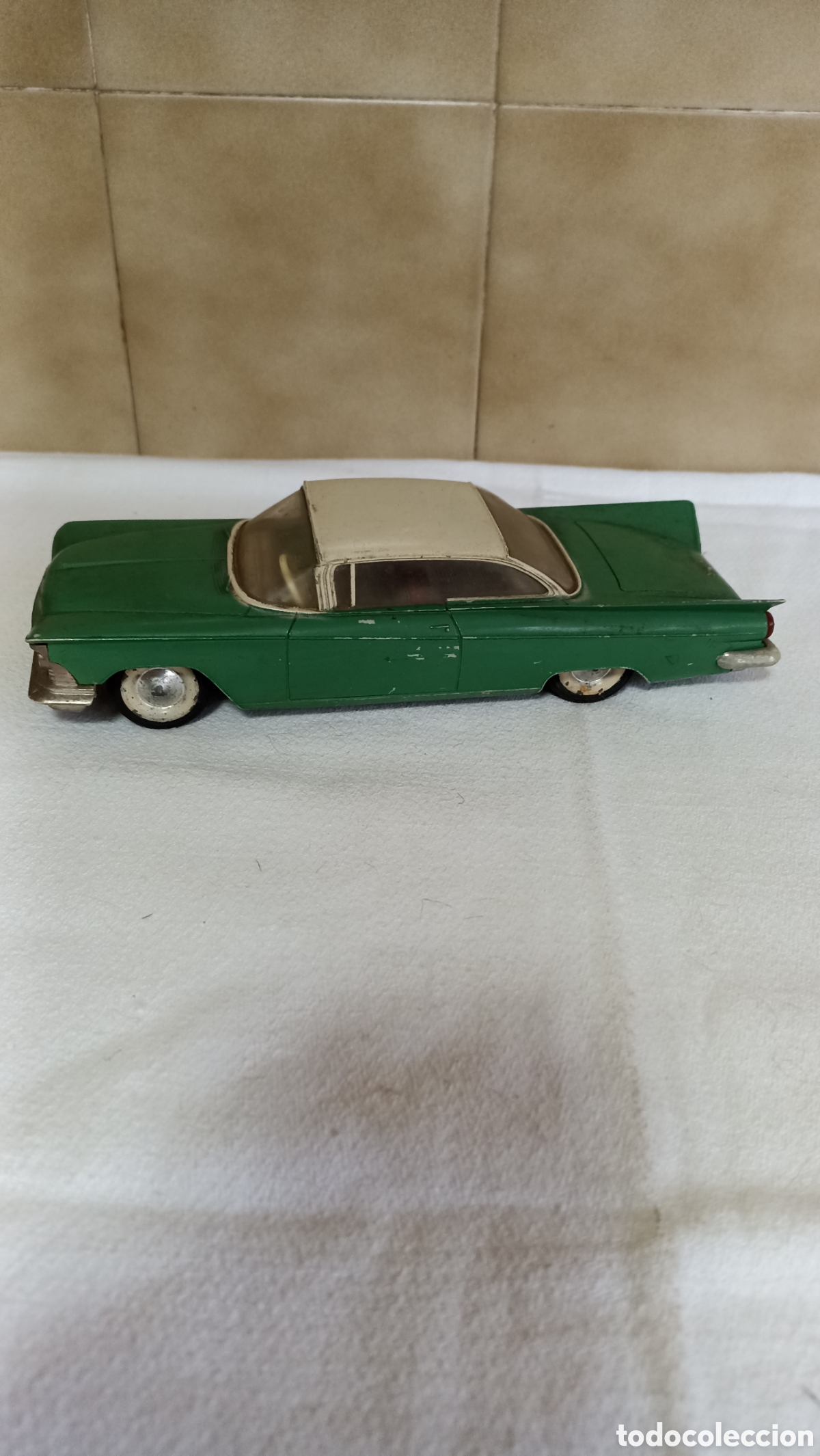 Juguetes antiguos de hojalata: Buick Elektra n 295, verde y blanco