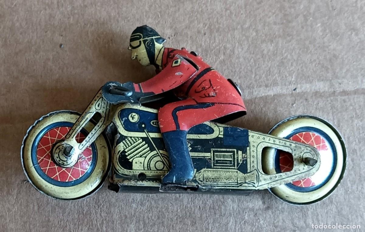 Juguetes antiguos de hojalata: Motocicleta de hojalata litografiada antigua - marca SFA