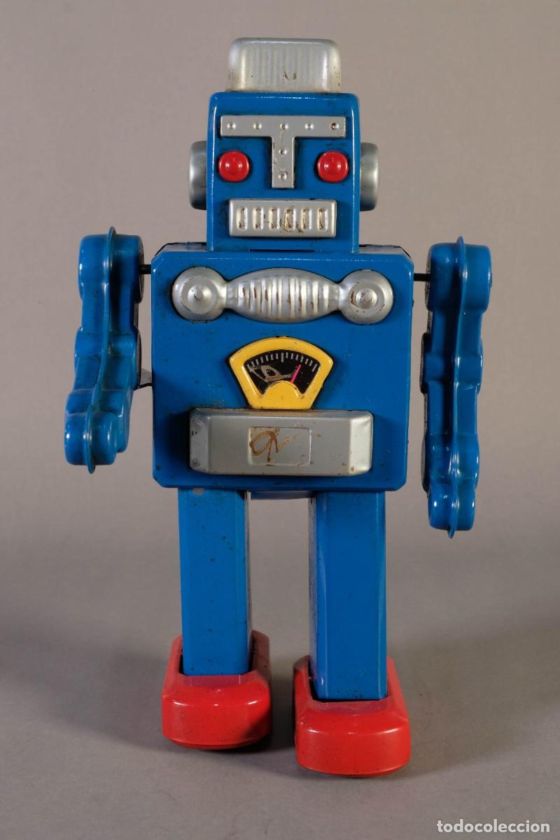 Juguetes antiguos de hojalata: ROBOT EN HOJALATA AZUL CON MECANISMO A CUERDA A&Ntilde;OS 60