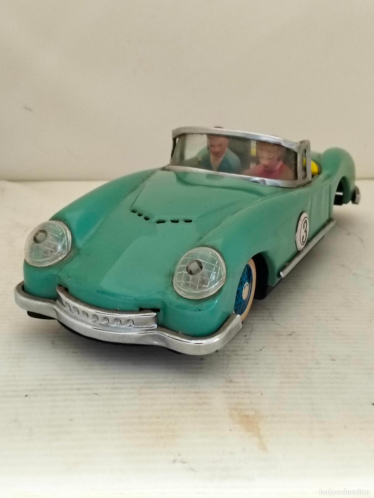 Juguetes antiguos de hojalata: ANTIGUO COCHE DE HOJALATA A FRICCION, MODELO DEPORTIVO, A&Ntilde;OS 60, MEDIDAS 22X8,5X5 CM MADE IN CHINA