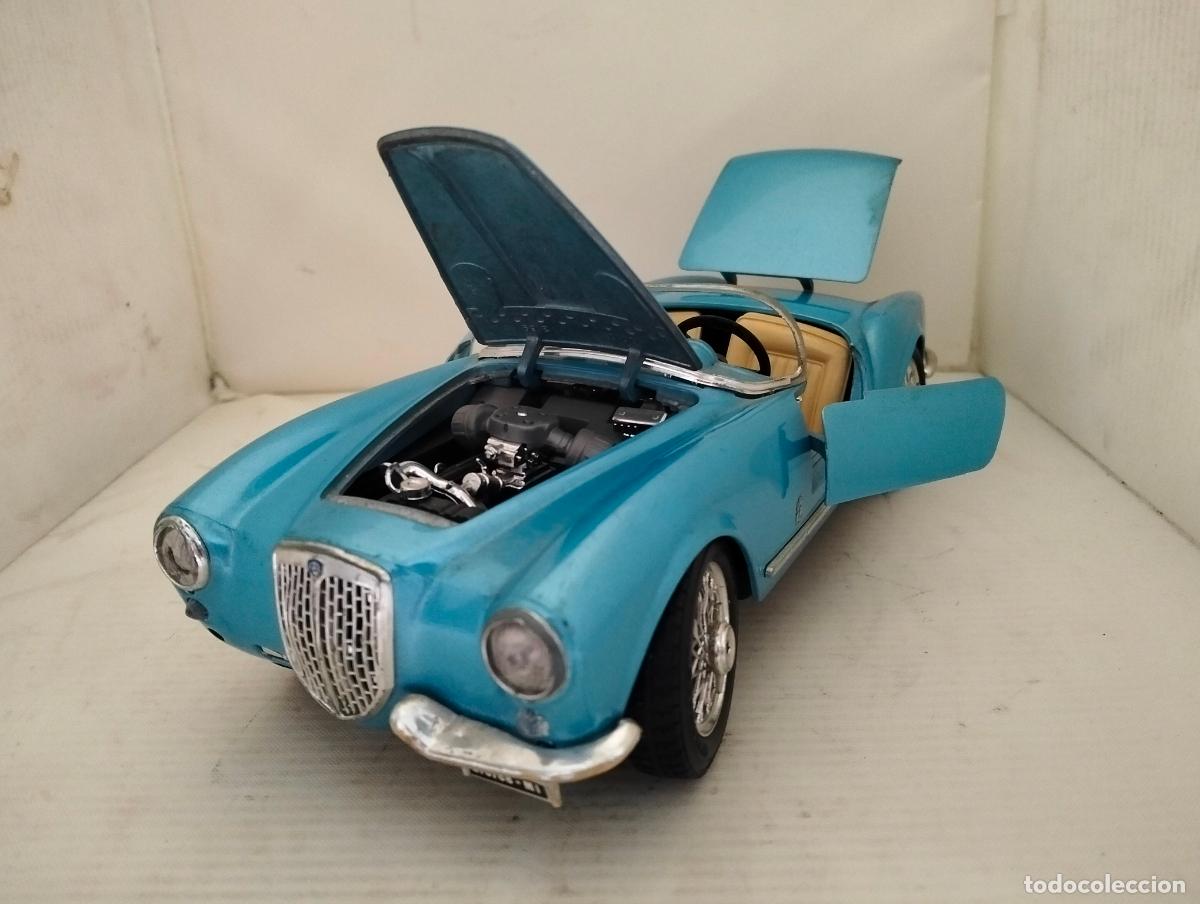 Juguetes antiguos de hojalata: ANTIGUO COCHE METALICO, BURAGO LANCIA AURELIA B24, COLOR AZUL, A&Ntilde;OS 50, MADE IN ITALY
