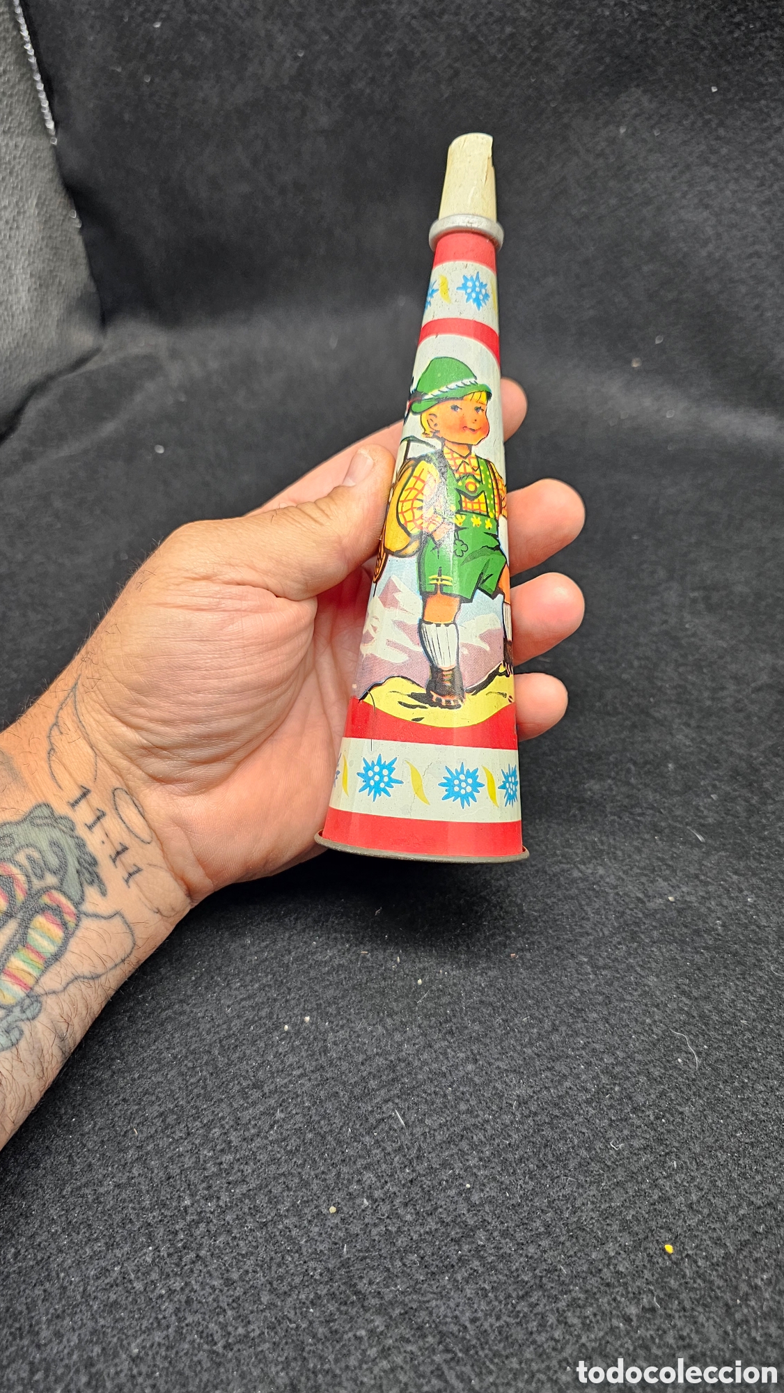 Tin Toys: Antiguo cornetin de juguete de hojalata japon&eacute;s