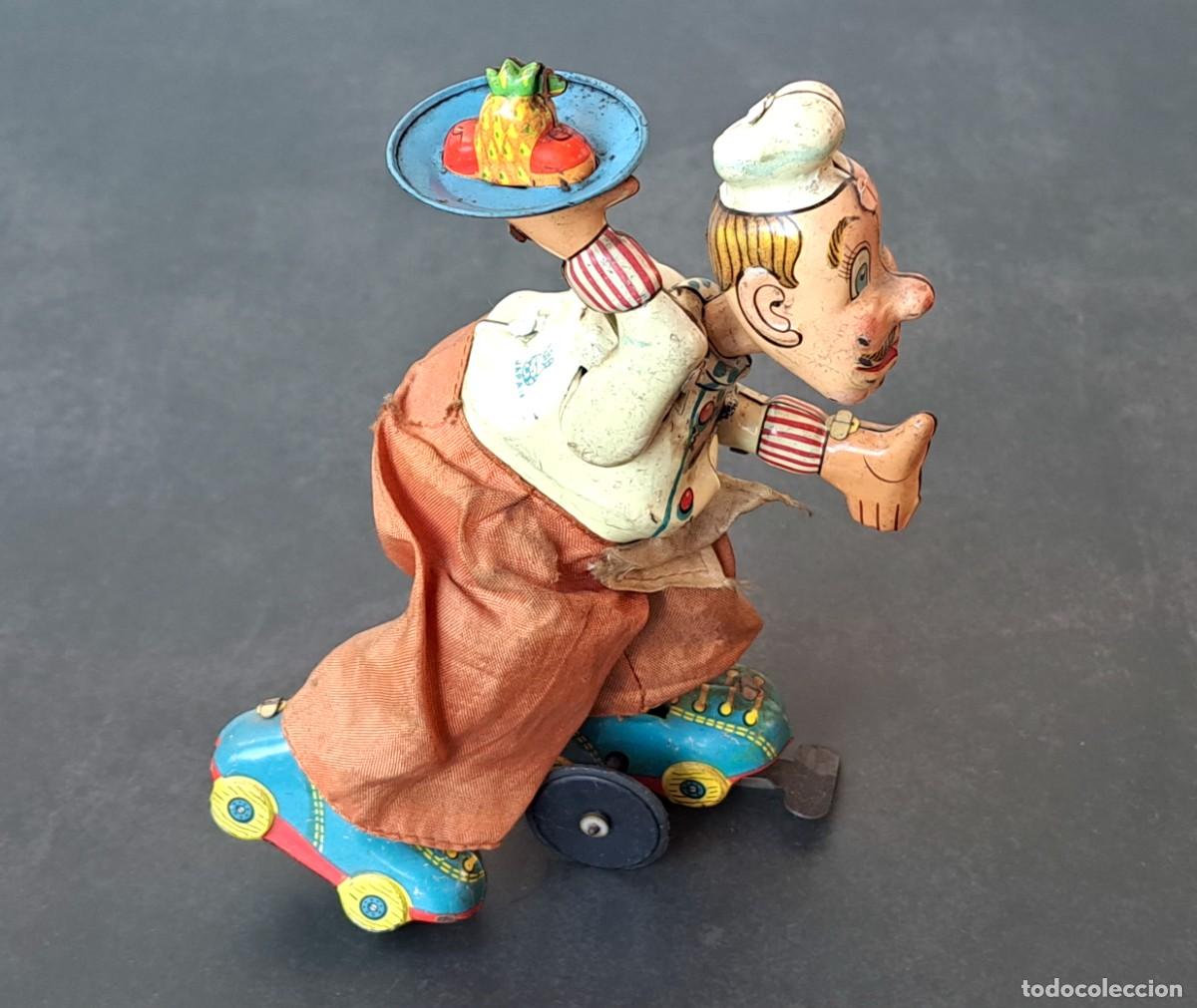 Antikes Blechspielzeug: Raro y fantastico COCINERO en PATINES CHEF KOK hojalata litografiada a cuerda, made in JAPAN a&ntilde;os 50