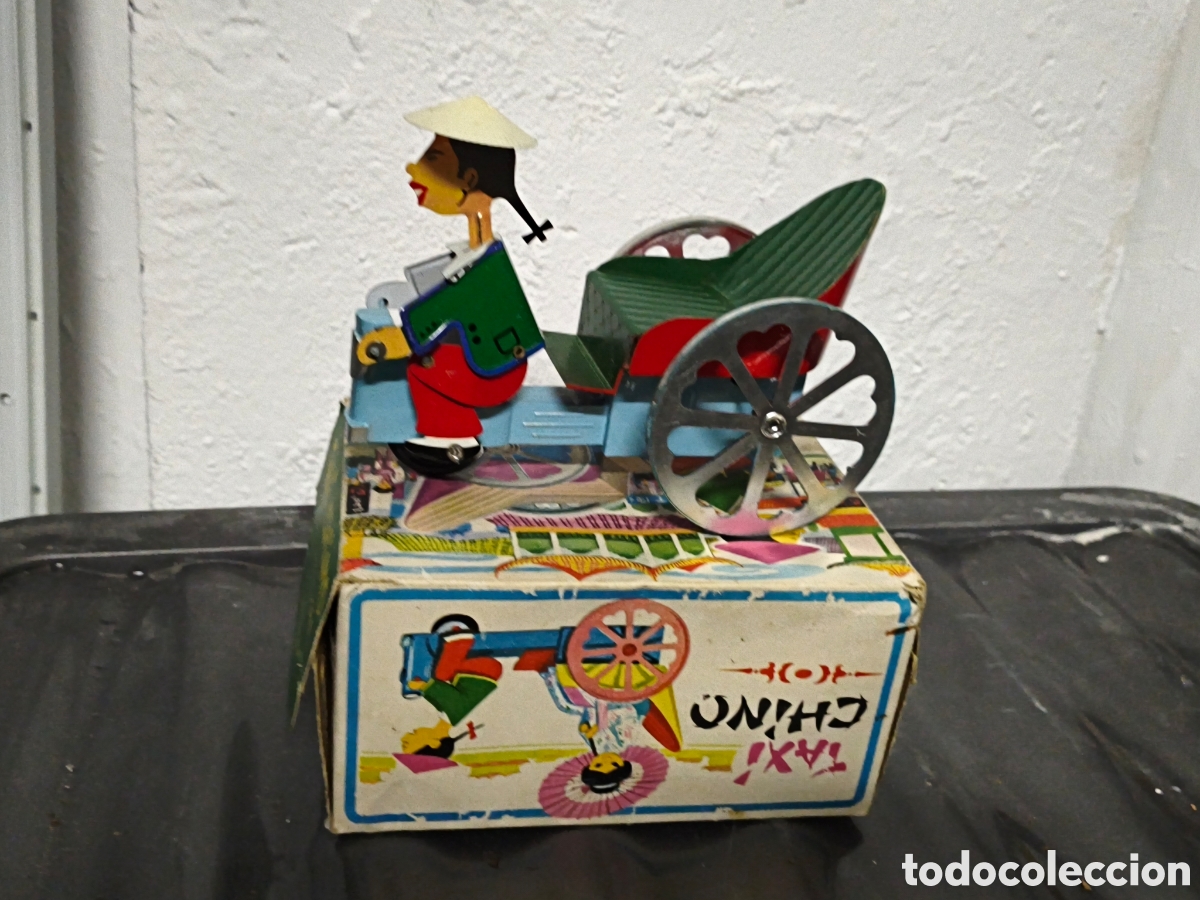 Juguetes antiguos de hojalata: Taxi chino de la marca Comando