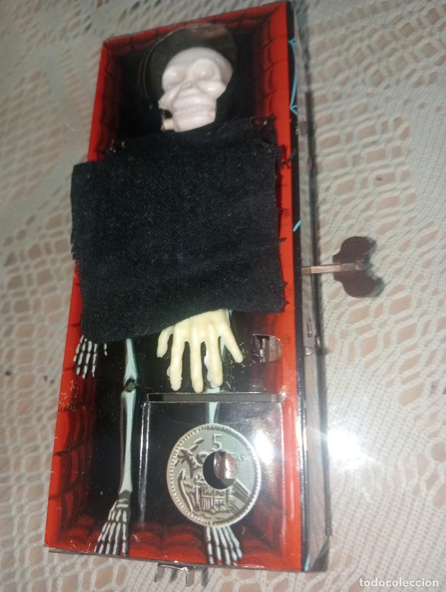 Jouets anciens en fer-blanc: Hucha misterio HEDI de chapa