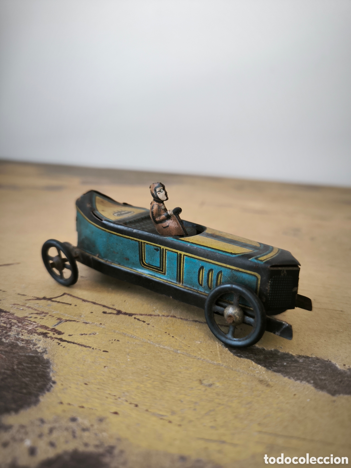 Juguetes antiguos de hojalata: Coche antiguo en hojalata litografiada. Rico S. A. Alicante, a&ntilde;os 20.