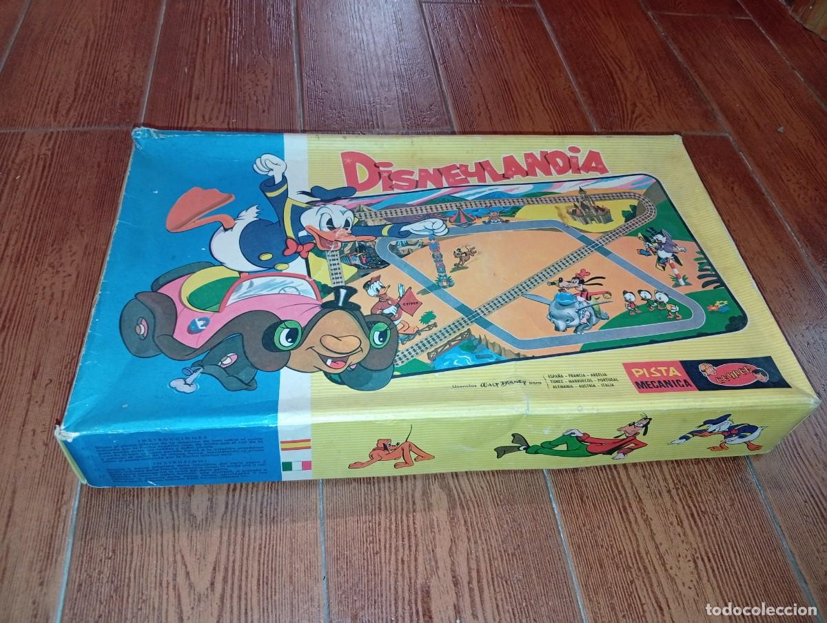 Brinquedos antigos de folha-de-Flandres: Pista mec&aacute;nica de Geyper. Disneylandia 1965.