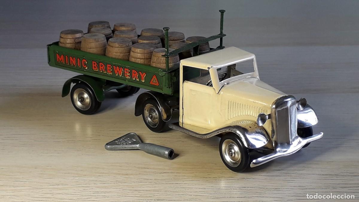 Juguetes antiguos de hojalata: Cami&oacute;n barriles cerveza Brewery Lorry # 72M, Triang Minic England tipo Pay&aacute;, original a&ntilde;os 40.